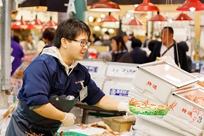 近江町から「金沢の魚食文化を伝承する、守っていく想い」を大切に